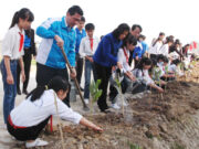 Bài 10. Bài 1,2,3,4,5,6,7,8 trag 33,34,35 SBT GDCD 6: Theo em, học sinh có cần phải tham gia vào các hoạt động chung của trường không ?