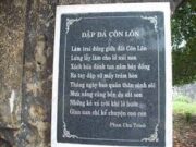 Soạn bài Đập đá ở Côn Lôn – Bài 15 trang 148 Văn 8: Bốn câu thơ đầu có hai lớp nghĩa. Hai lớp nghĩa đó là gì ?